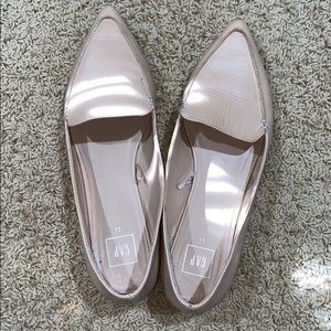 Gap salmon colored pointed flats